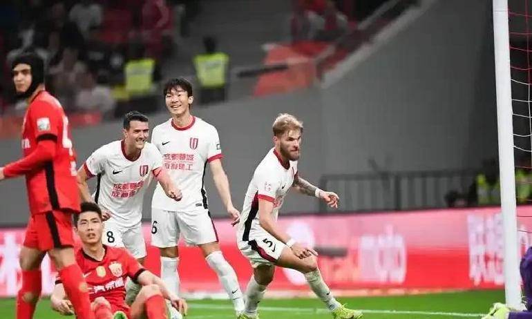 清晨突围战来临；上海海港围绕NBA总决赛刷新队史纪录；话题不断；资深球员宣示担当的简单介绍