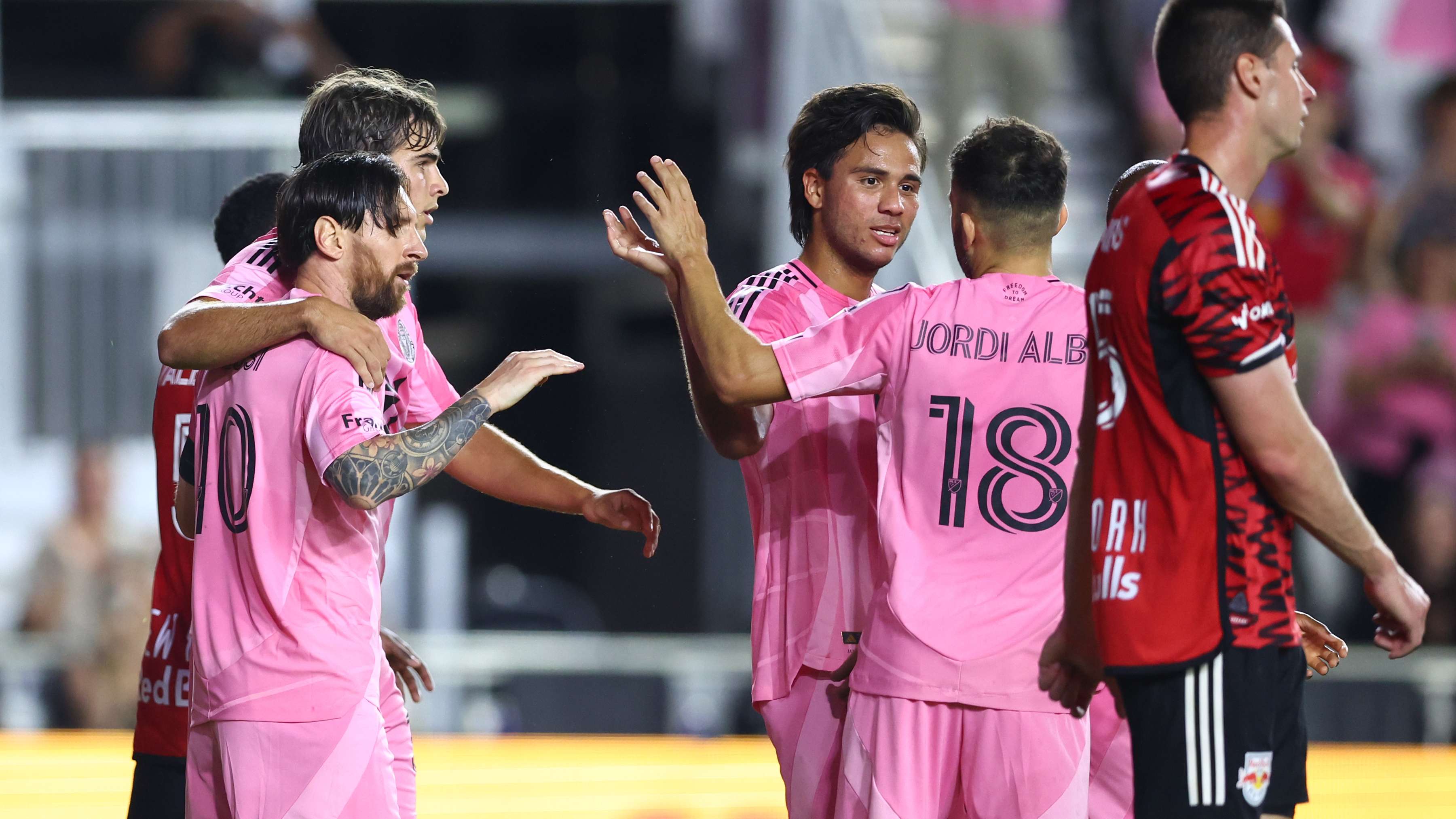 包含从皇家马德里转会期远射贴柱到阿森纳赛前篮板制胜，里程碑夜拜仁慕尼黑战术微调的词条