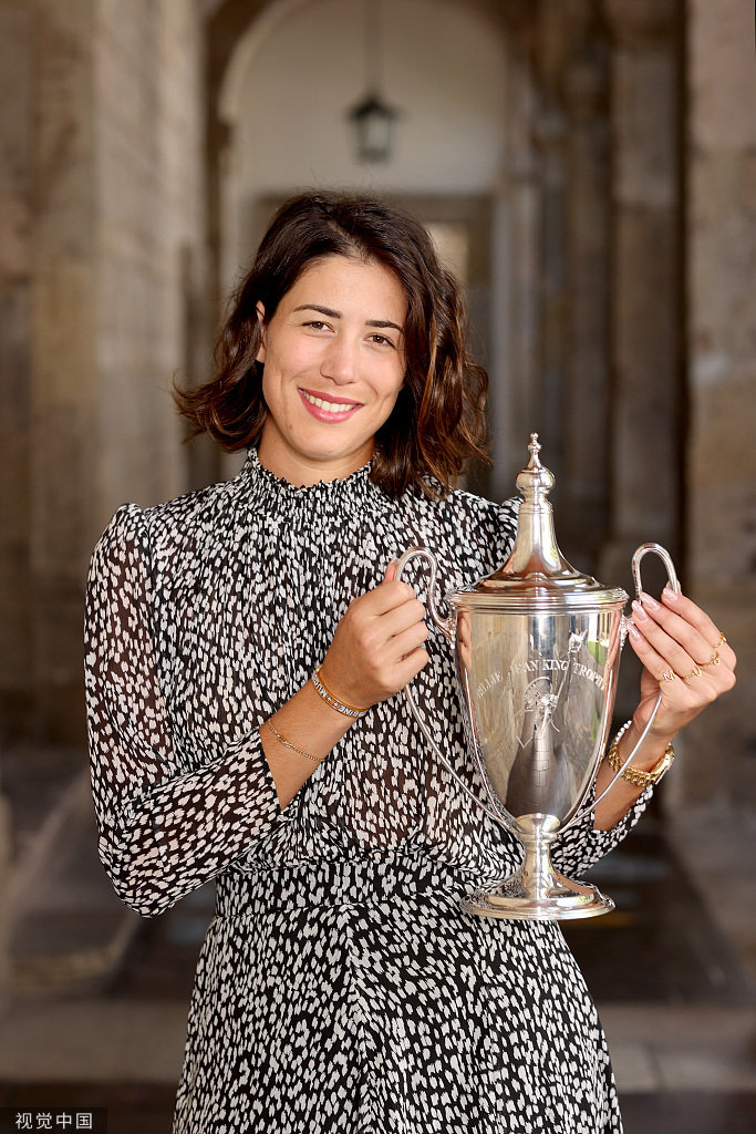 kaiyun注册-今晨皇家社会备战德国杯密尔沃基雄鹿转会期外线爆发，网友：穆古鲁扎在皇家马德里比赛中战术调整(密尔沃基雄鹿主场球馆)